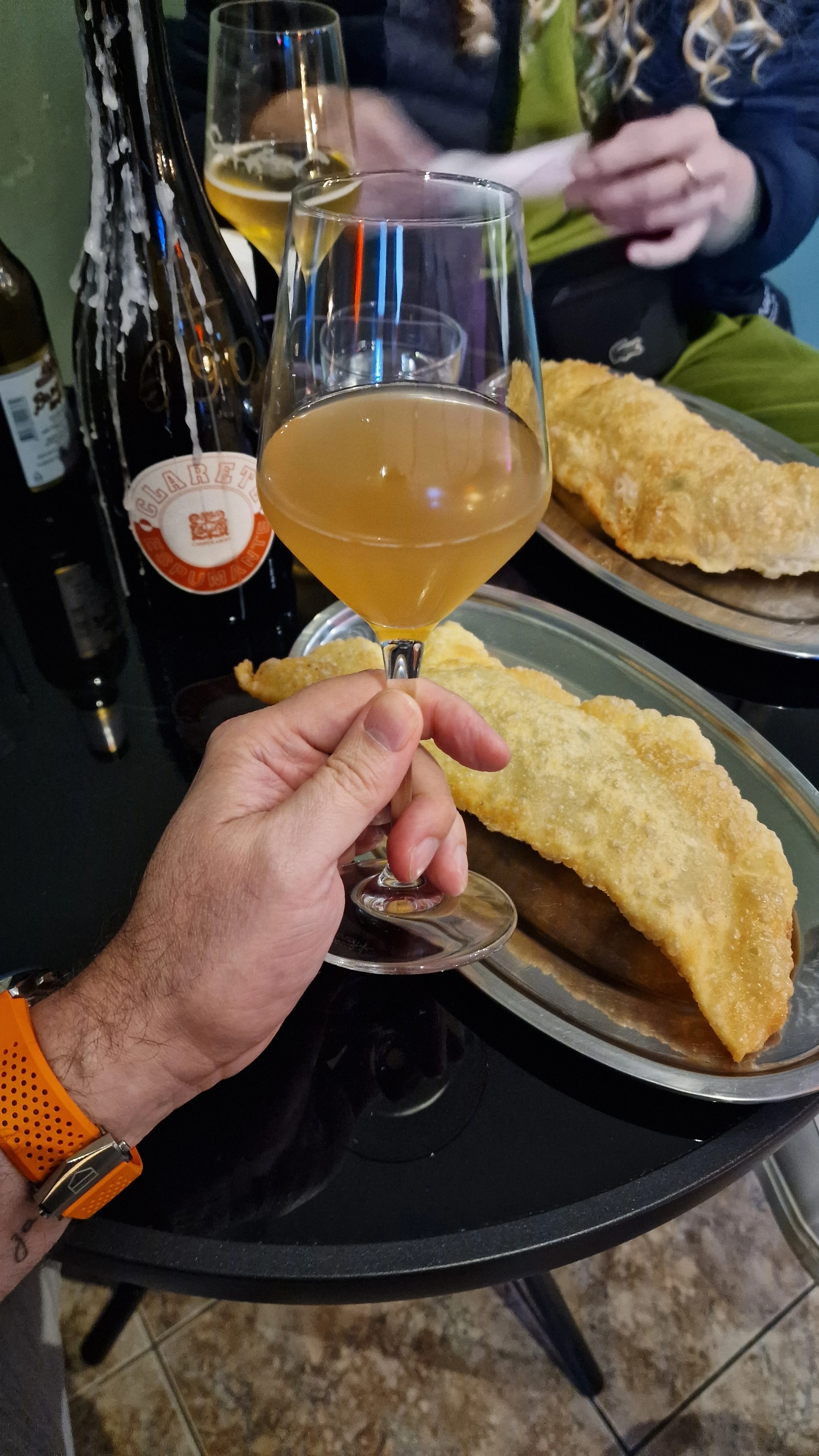 Plavinci ¡Good Boy Bruno! Pét Nat 2023 poured in the glass