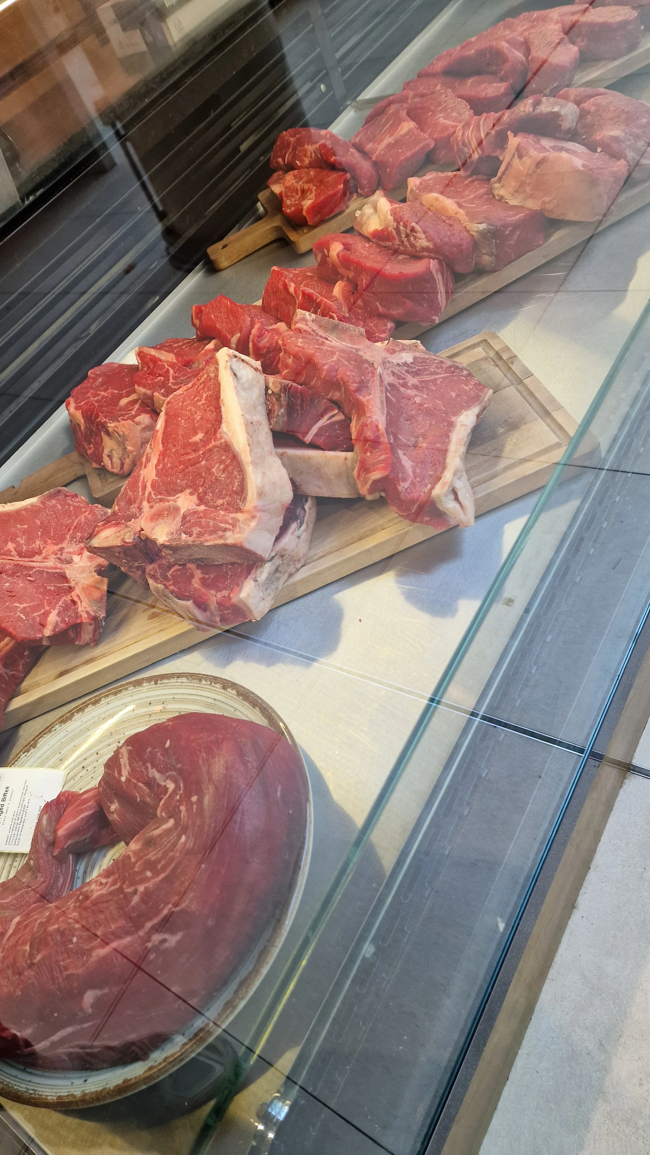Vinarija Radovan 100% Prokupac 2023: Butcher’s counter at Mesara Morava