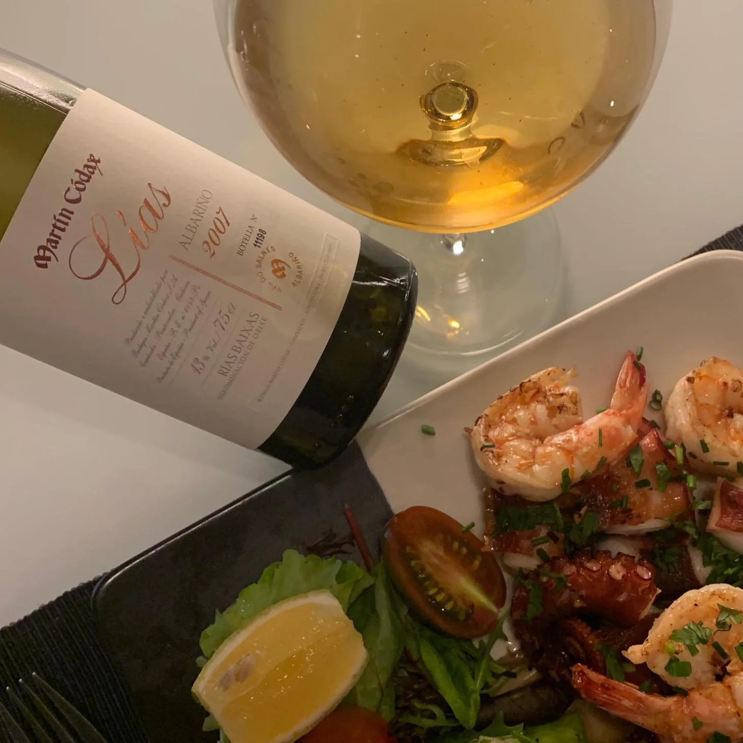 Mart&iacute;n C&oacute;dax L&iacute;as 2007 with grilled shrimp
